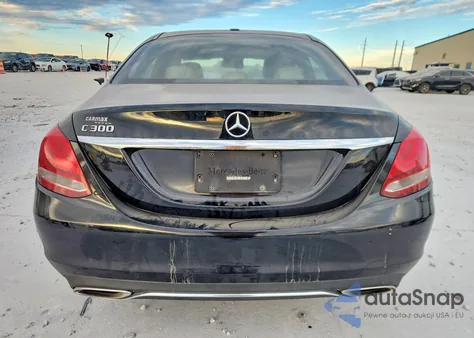 2018 Mercedes-Benz C 300 z USA, uszkodzony, nr VIN 55SWF4JB0JU241879